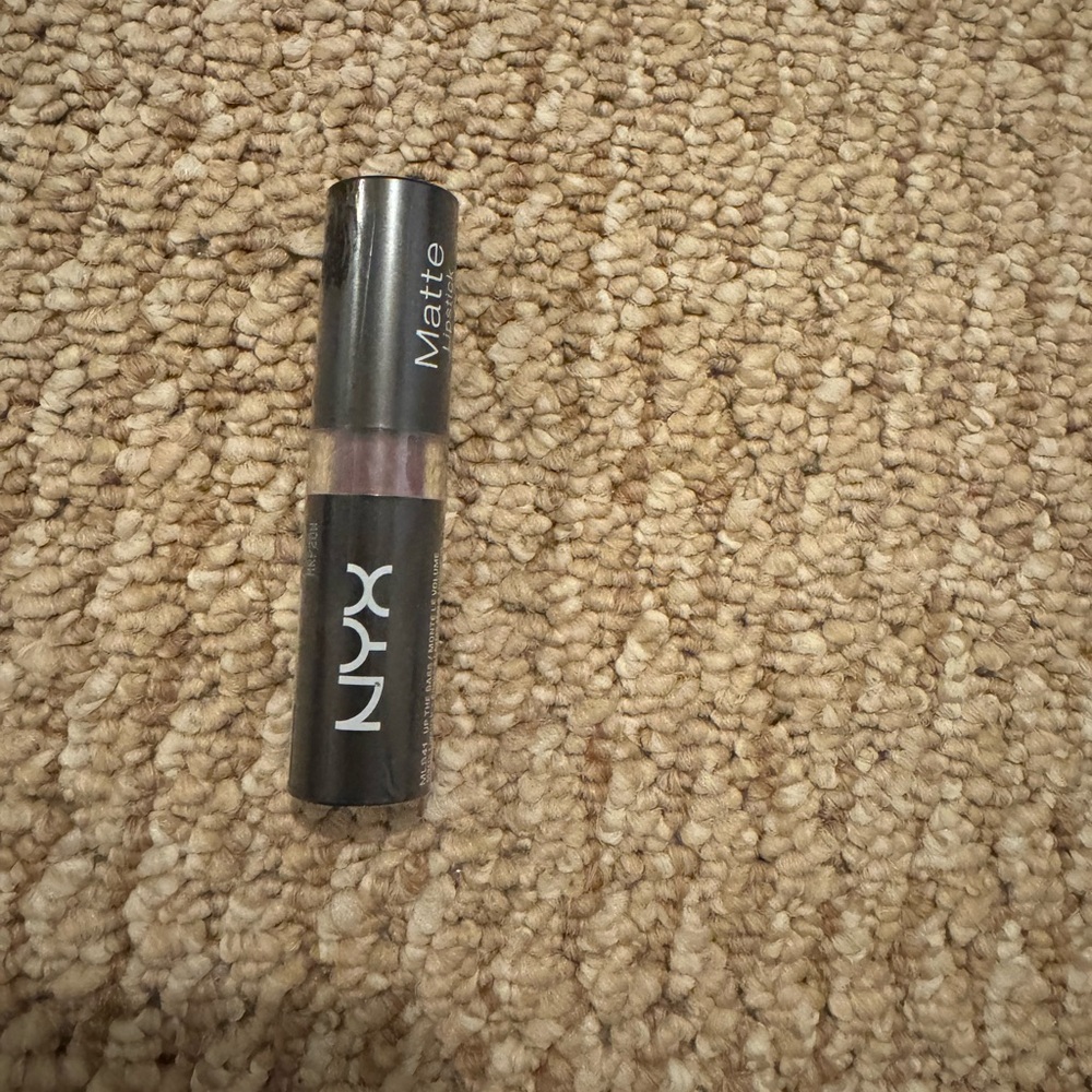 NYX Matte Lipstick - Rich Plum
